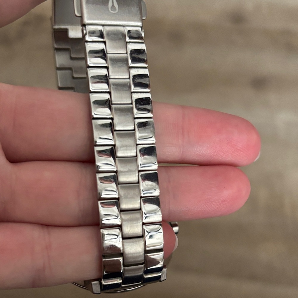 ✨Nixon Silver and Rose Gold Women's Watch - Picture 6 of 7